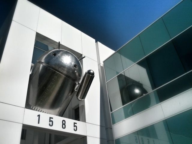 Chrome-Android-statue