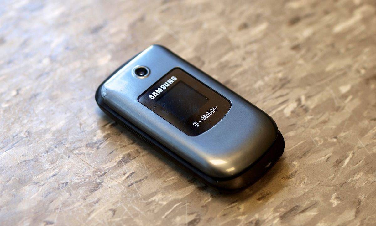 Cult Of Android Samsung To Launch Android Powered Flip Phone Called The Galaxy Folder Rumor Cult Of Android