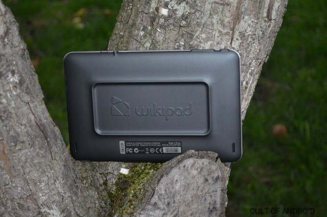 The Wikipad has a non-removable backplate. 