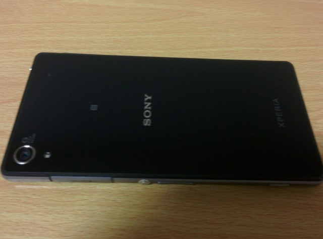 Sony-Xperia-D6503-back