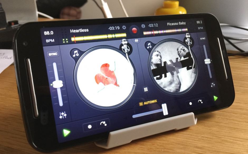 djay 2 is awesome — even on a Moto G. Photo: Killian Bell/Cult of Android