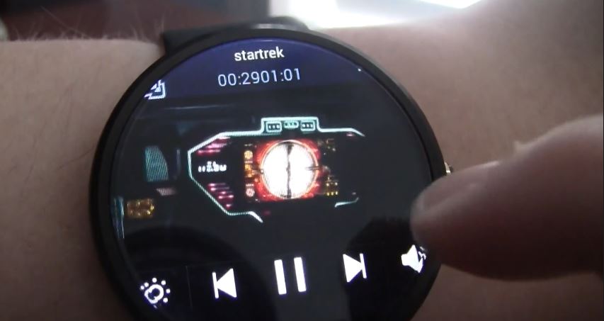 Movies on a Moto 360. Because. Screenshot: Cult of Android