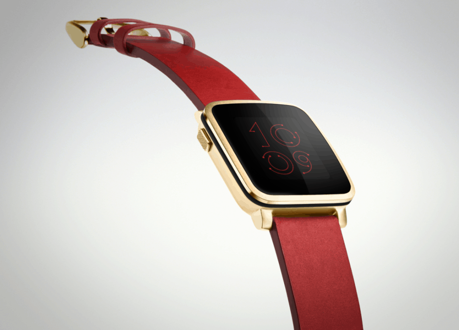 Pebble Time Steel in gold. Photo: Pebble