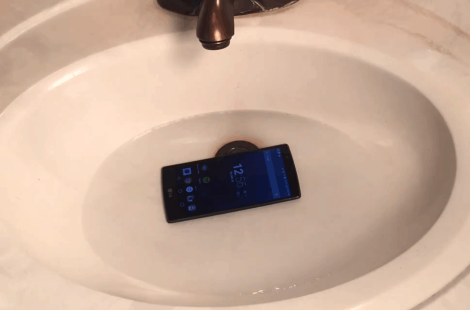 The G4 takes a bath. Screenshot: Cult of Android