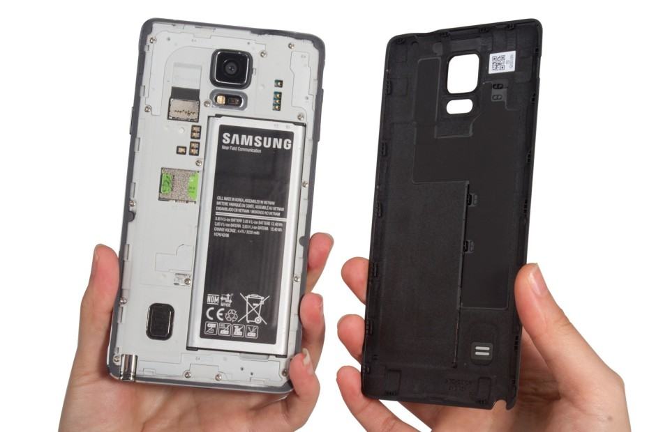 Samsung may not have given up on microSD just yet. Photo: iFixit
